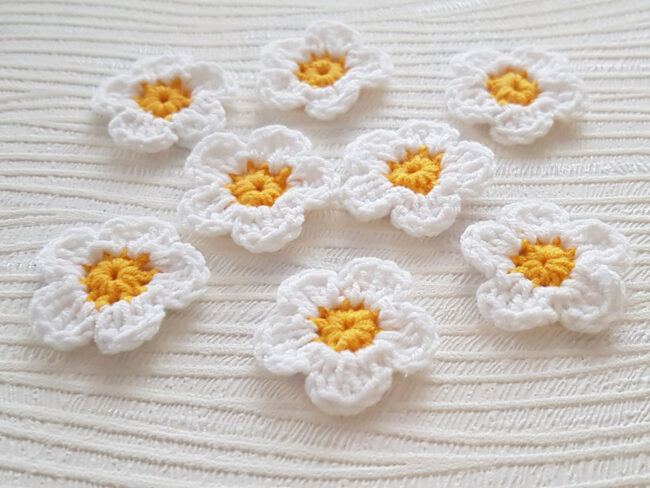 8st virkade blommor, ca 3,5cm - Bild 5