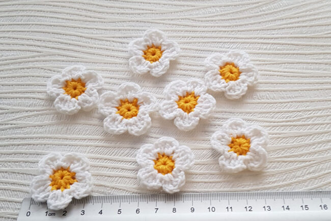 8st virkade blommor, ca 3,5cm - Bild 4