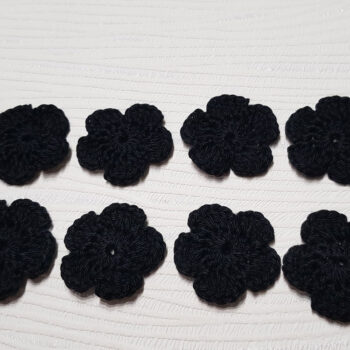 8st virkade blommor, ca 4cm