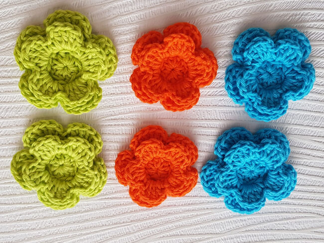 6 st virkade blommor, ca 5cm