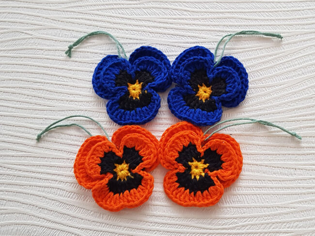 4st virkade penséer / violer  till påskriset, påskpynt, blommor - Bild 5
