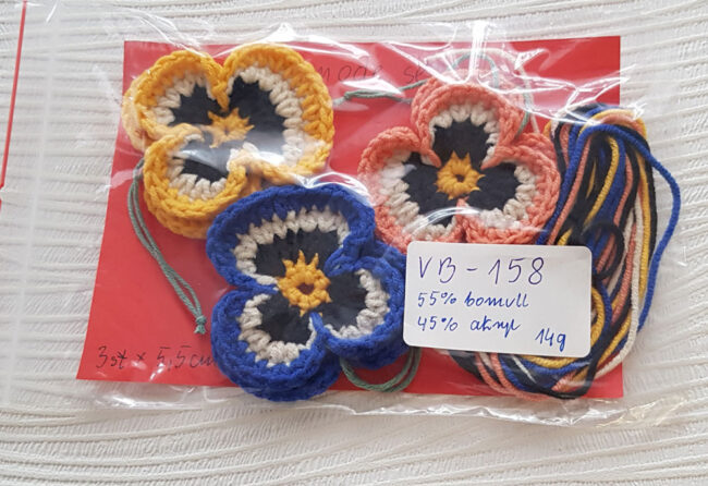 3st virkade penséer / violer  till påskriset, påskpynt, blommor - Bild 6