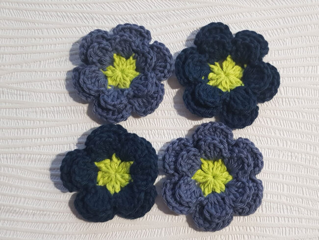 4 st virkade blommor, 5,5 cm