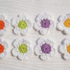 8st virkade blommor, ca 3,5 cm