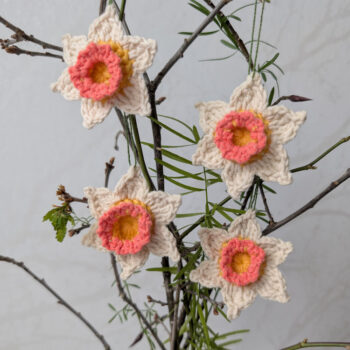 4st virkade påskliljor, narcisser till påskriset, påskpynt, blommor