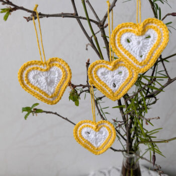 4st virkade hjärtan till påskriset, påskpynt