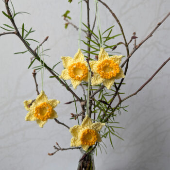 4st virkade påskliljor, narcisser till påskriset, påskpynt, blommor