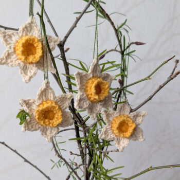 4st virkade påskliljor, narcisser till påskriset, påskpynt, blommor